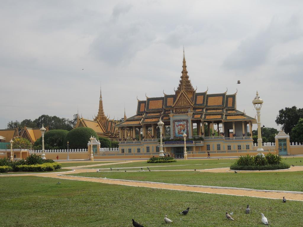 Golden Boat Guesthouse Phnom Penh Dış mekan fotoğraf