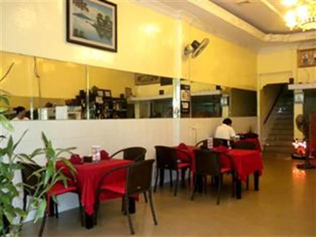 Golden Boat Guesthouse Phnom Penh Dış mekan fotoğraf